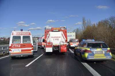 Wendlingen: Schwerer Auffahrunfall auf der B313 